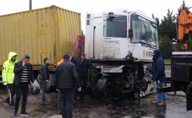 Kocaeli TEM Otoyolu’nda kaza: 2 yaralı