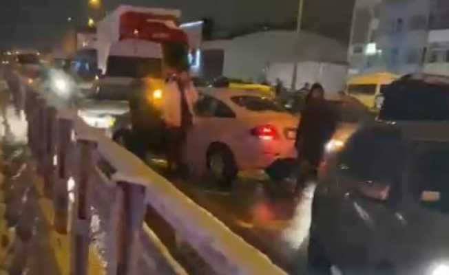 Kocaeli’de 10’dan fazla araç kazaya karıştı, D100 trafiğe kapatıldı