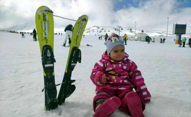 Konuşmayı öğrenemeden kayak yapmayı öğrendi