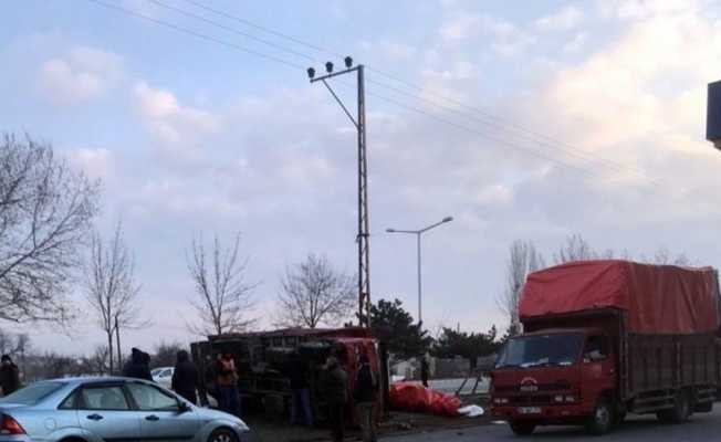 Konya’da kontrolden çıkan tır park halindeki araçlara çarptı: 1 ölü