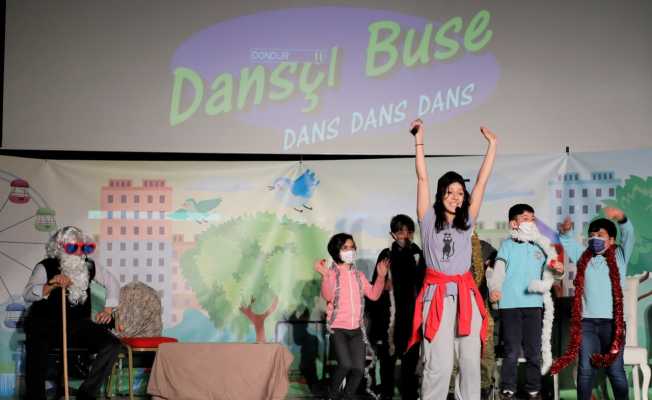 Körfezli çocuklar Dansçı Buse’yle eğlendi