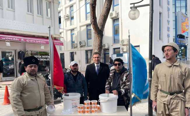 Kuşadası Ülkü Ocakları iki bin kase hoşaf dağıttı