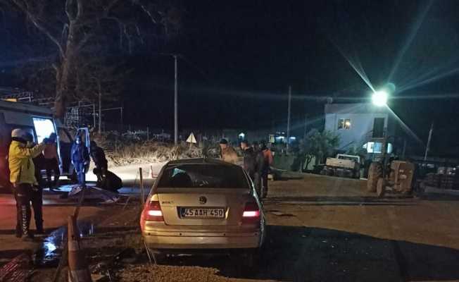 Manisa’da refüje çarpan otomobil takla attı: 1 ölü