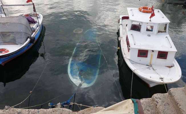 Marmara’da deniz ulaşımına poyraz engeli: Bir kayık battı