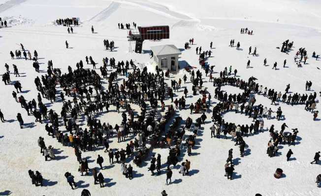 Mart ayında kar festivali coşkusu