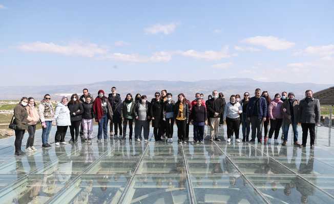 Merkezefendili özel bireyler, özel günde Laodikya’yı gezdi