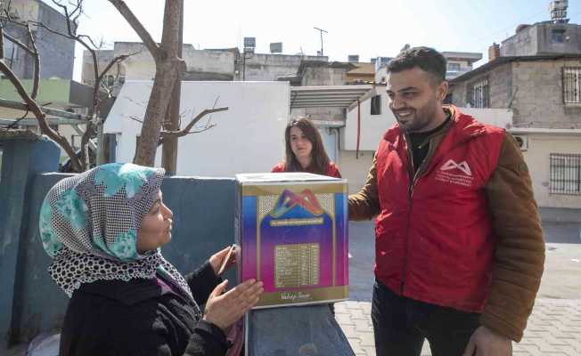 Mersin Büyükşehir Belediyesi Ramazan kolisi dağıtımına başladı