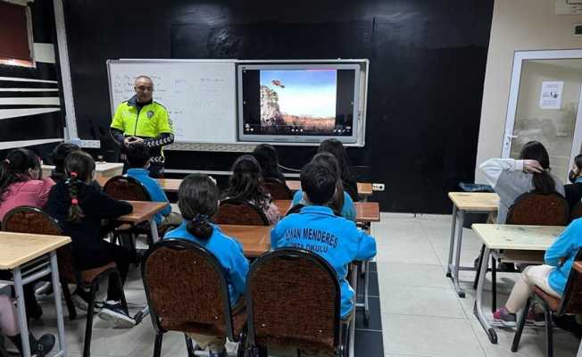 Mersin polisinden öğrencilere trafik eğitimi