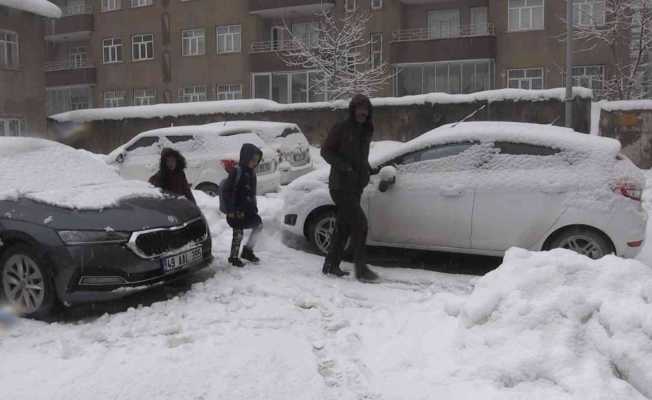 Muş’ta 67 köy yolu ulaşıma kapandı