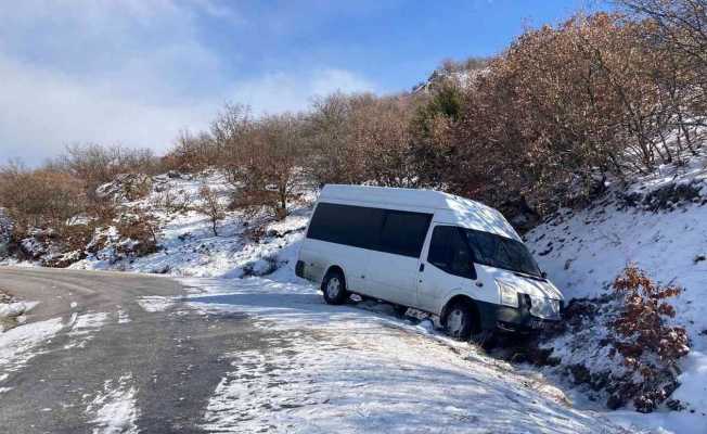 Öğrenci servisi kaza yaptı: 1 yaralı