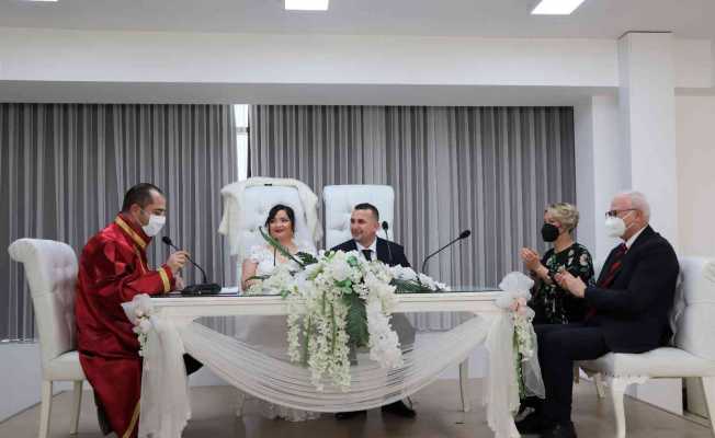 Öğrencilerini kırmayıp nikah şahidi oldular