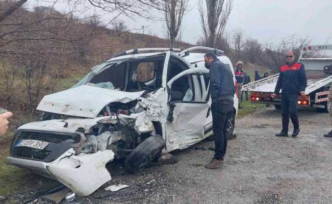 Öğretmenleri taşıyan servisi kaza yaptı: 1’i ağır 7 yaralı