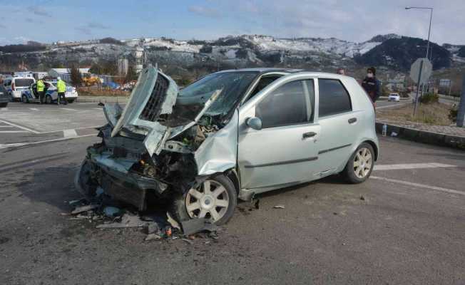 Ordu’da otomobil ile kamyon çarpıştı: 1’i çocuk 3 yaralı