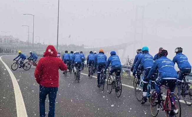 Osmangazi Köprüsü’nde başladılar, Çanakkale’ye kadar pedal çevirecekler