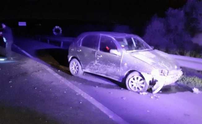 Otomobil karşı şeride geçti, sürücü ölümden döndü