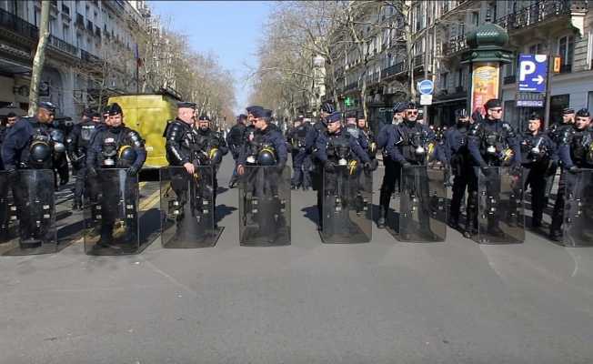 Paris’te ırkçılık karşıtı protesto düzenlendi