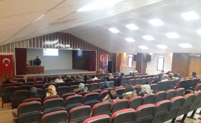 Pazarlar’da, "En İyi Narkotik Polisi Anne" semineri