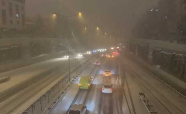 Pendik’te yollar kara büründü, sürücüler zor anlar yaşadı