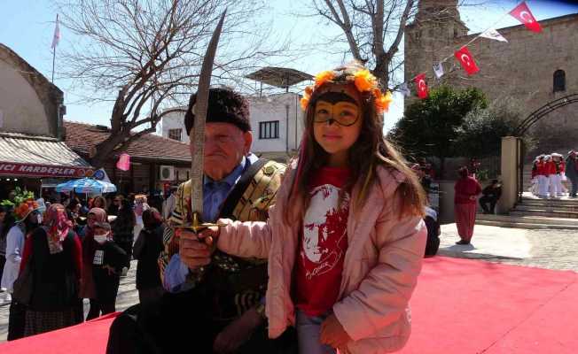 Portakal Çiçeği Karnavalı Kozan’ı coşturdu