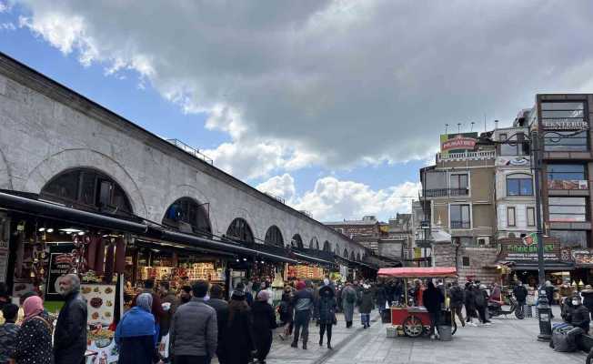 Ramazan’ın gözdesi hurmalar, tezgahlardaki yerini aldı