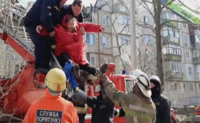 Rusya, Harkov’da tahliye edilen sivillere saldırdı