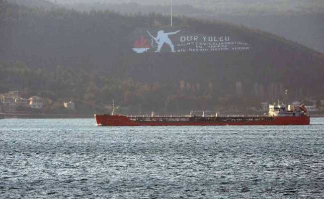 Rusya’dan ayçiçek yağı taşıyan gemi Çanakkale Boğazı’ndan geçti