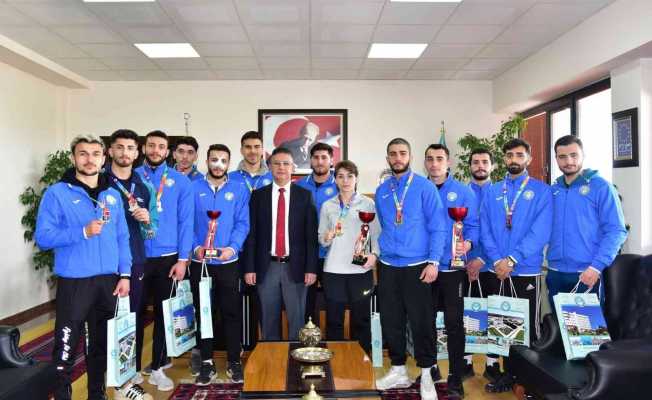 Şampiyon sporculardan, Rektör Prof. Dr. İlter Kuş’a ziyaret