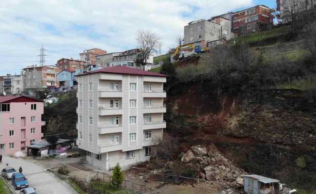 Samsun’da heyelan nedeniyle 5 katlı bina boşaltıldı