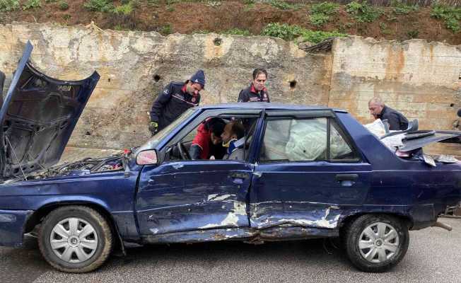 Sancaktepe’de iki araç birbirine girdi: 1 yaralı