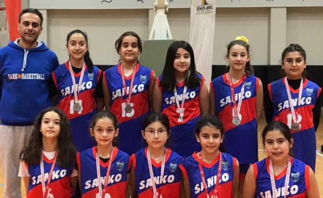 SANKO Okulları basketbol takımı il ikincisi oldu