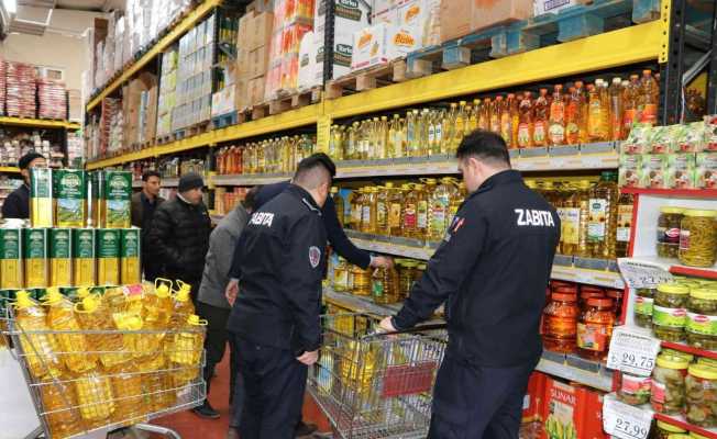 Şanlıurfa’da yağ stoklayan marketlere ceza yağdı