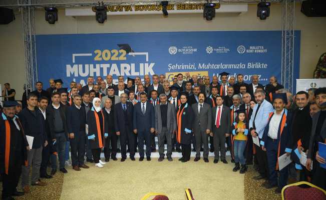 Sertifikalarını Başkan Gürkan’dan alan muhtarlar kep attı