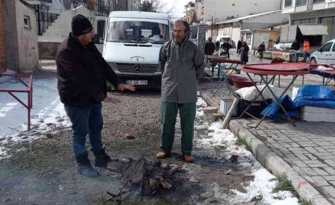 Sıcaklık eksi 12 derecelere kadar düşünce esnaf tezgah açamadı