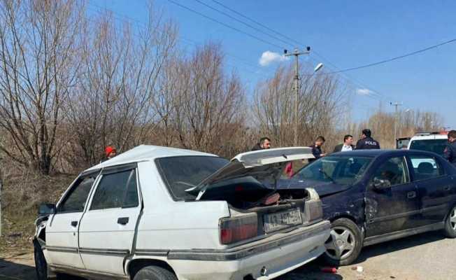 Simav’da trafik kazası: 1 ölü, 4 yaralı