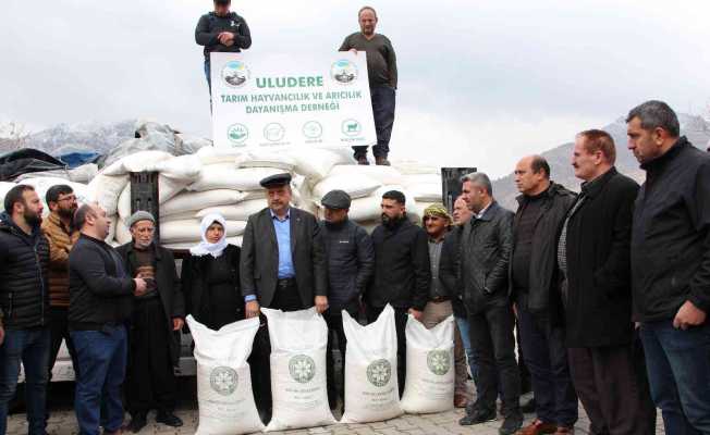 Şırnak’ta arıcılara yemlik şeker dağıtıldı