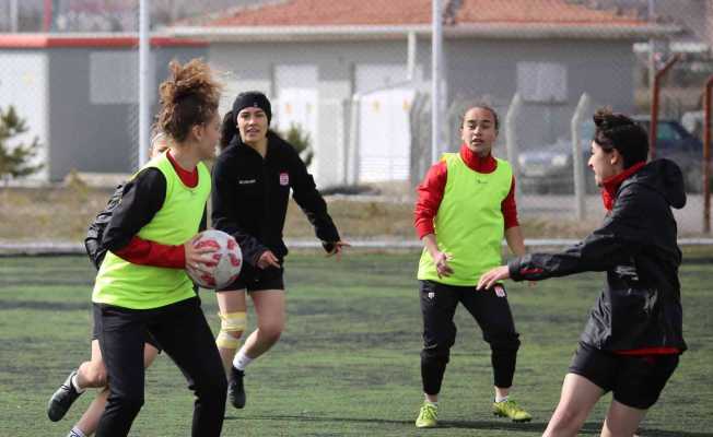 Sivasspor Kadın Futbol Takımı’nın hedefi Trabzon