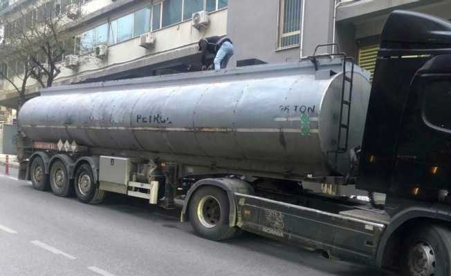 Sokak ortasındaki tankerde 26 ton kaçak akaryakıt ele geçirildi