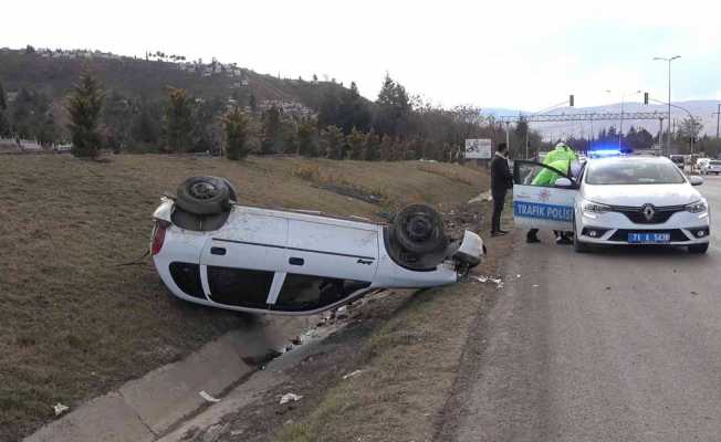 Takla atan otomobilin sürücüsü yaralandı