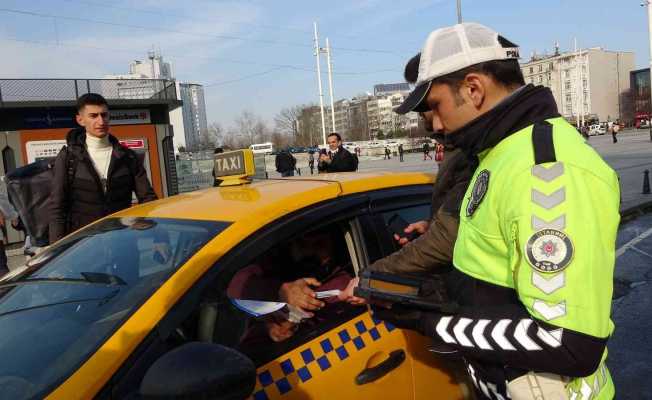 Taksim’deki denetimlerde taksicilere ceza yağdı