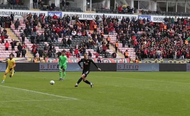 TFF 2. Lig: Eskişehirspor: 1 - Tarsus İdman Yurdu: 5