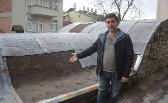 Tokat’ta 8 asırlık tarihi türbenin kurşun çatı levhaları çalındı