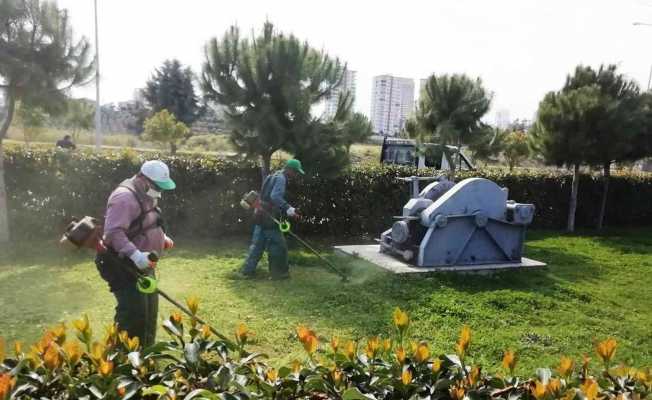 Toroslar’da park ve yeşil alanlar bakımdan geçiriliyor