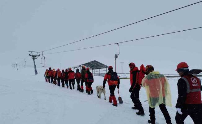 Tunceli’de gerçeği aratmayan çığda arama kurtarma tatbikatı