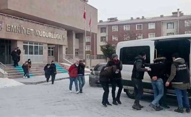 Tutuklu ve hükümlülere uyuşturucu temini iddiasıyla 7 zanlı tutuklandı