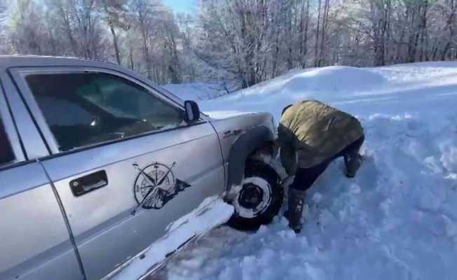 Ulus Dağı’nda mahsur kaldı, off-roadçılar karları aşıp yardıma koştu