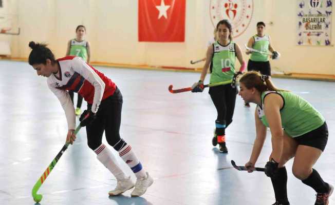 Üniversitelerarası hokey şampiyonası GAÜN’de yapılıyor