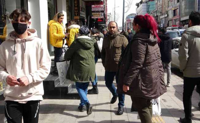 Van’a gelen İranlılar esnafın yüzünü güldürdü