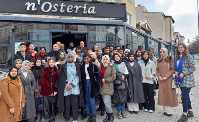 Yabancı öğrenciler kahvaltıda bir araya geldi