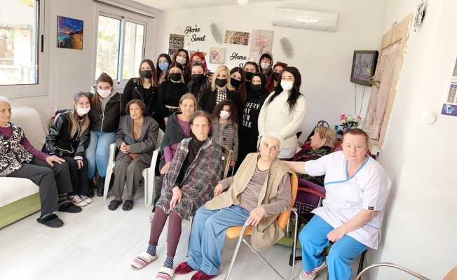 Yakın Doğu Üniversitesi’nden yaşlılar haftasında anlamlı etkinlik