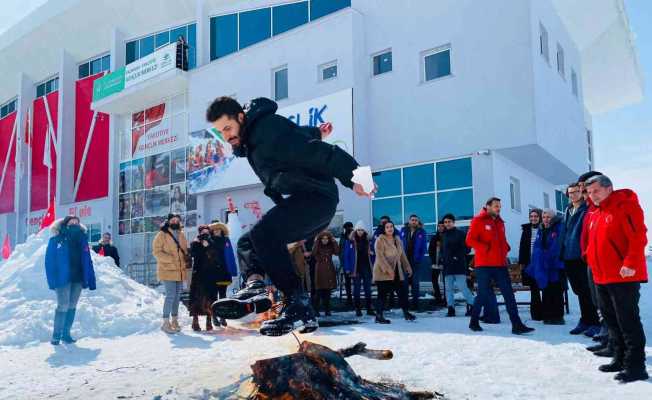 Yakutiye Gençlik Merkezi’nde nevruz ateşi